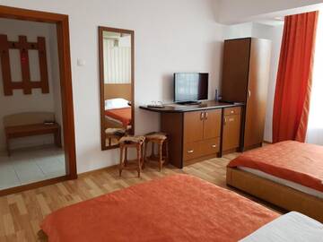 Фото номера Стандартный двухместный номер с 2 отдельными кроватями Отель Hotel Solar г. Фокшани 2