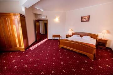 Фото номера Люкс с 2 спальнями Отель Hotel AmaDeus г. Фокшани 11