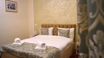 Фото номера Улучшенный номер с кроватью размера «king-size» Отель Pensiunea Romeo Resort г. Фокшани 14