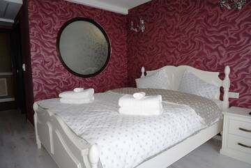 Фото номера Двухместный номер Делюкс с 1 кроватью Отель Romantic Boutique Hotel г. Фокшани 3