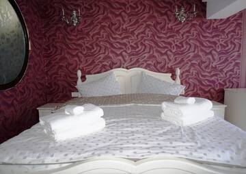 Фото номера Двухместный номер Делюкс с 1 кроватью Отель Romantic Boutique Hotel г. Фокшани 9