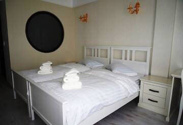 Фото номера Стандартный двухместный номер с 2 отдельными кроватями Отель Romantic Boutique Hotel г. Фокшани 2