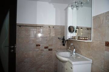 Фото номера Семейный номер с балконом Отель Romantic Boutique Hotel г. Фокшани 7